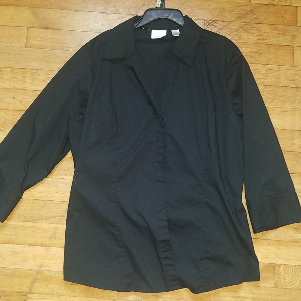 Lee's black button down blouse